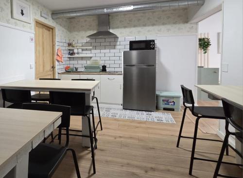 Kuchyň nebo kuchyňský kout v ubytování Hostel Bretema