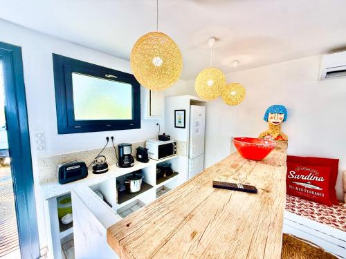 Televisyen dan/atau pusat hiburan di Casamarina2a Maisons bord de mer