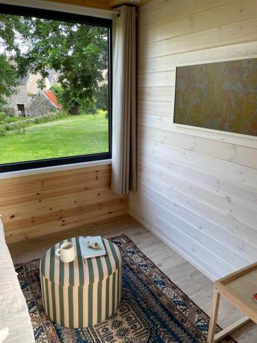 Μια τηλεόραση ή/και κέντρο ψυχαγωγίας στο Le Petit Lodge du Cotentin - Tiny House cosy à 800 m de la mer