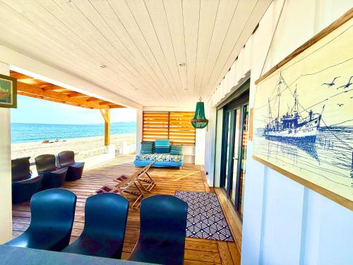 Ruang duduk di Casamarina2a Maisons bord de mer