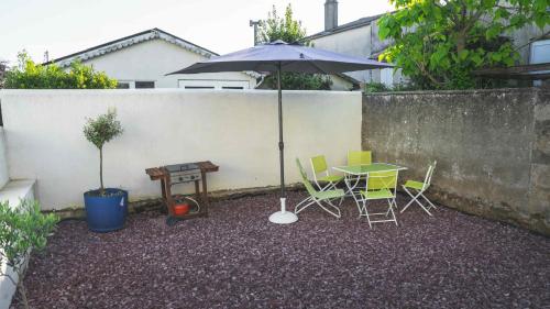 Ein Garten an der Unterkunft Maison de l'olivier