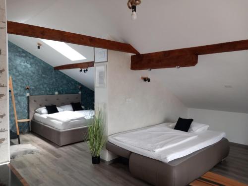 two beds in a room with two bedsitures at Apartman Megi & studio apartman Tomi - SELF CHECK IN in Krapina