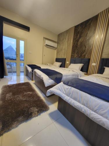 Postel nebo postele na pokoji v ubytování Alibaba Pyramids inn Hotel
