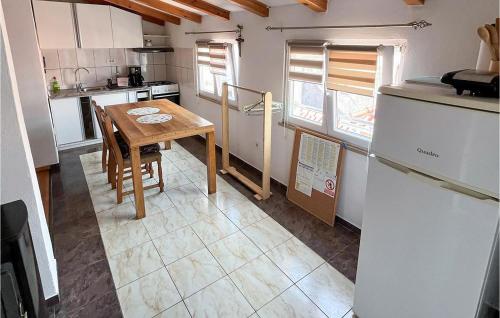 Amazing Apartment In Kastel Stafilic With Wifi