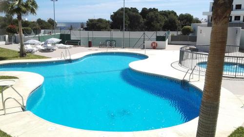 Apartamento a 200 m del mar con piscina y padel