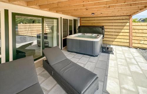 Χώρος καθιστικού στο Stunning Home In Stavenisse