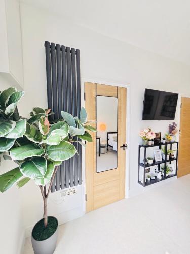 Chic Apartment E10 photo 12