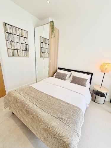 Chic Apartment E10 photo 8