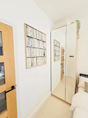 Chic Apartment E10 photo 18