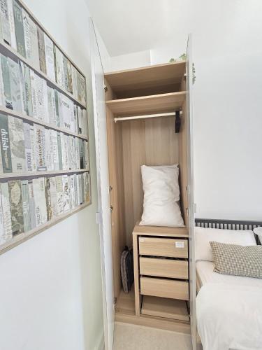 Chic Apartment E10 photo 17