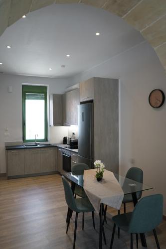 Casa di Keti - Modern Home with Private Yard ,3 Min to the Beach
