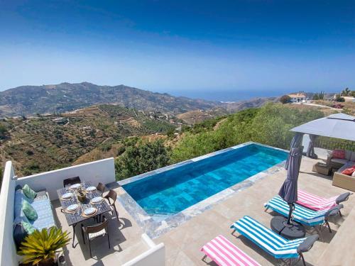 El Solitaire-Luxurious villa-Infinity salt water pool-Sea views-Jacuzzi