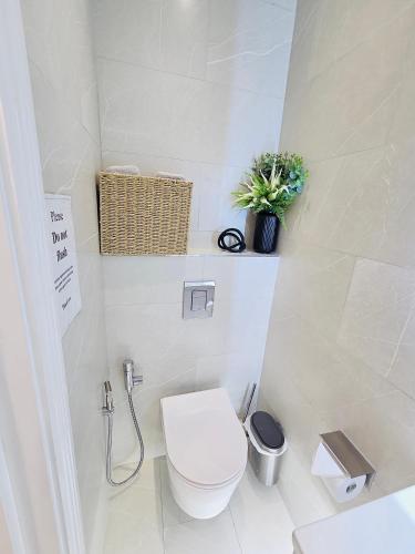 Chic Apartment E10 photo 15