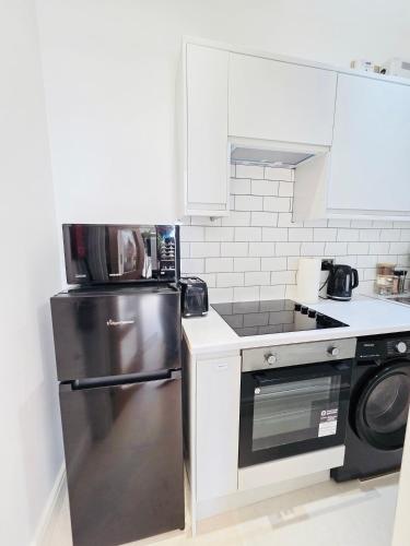 Chic Apartment E10 photo 13