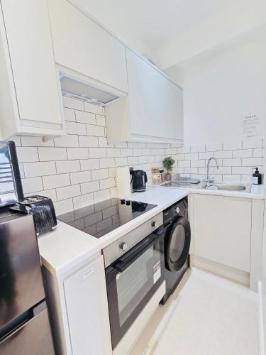 Chic Apartment E10 photo 10