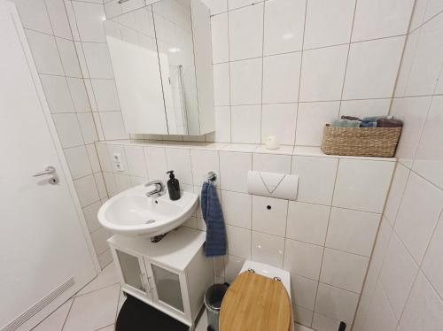 Ένα μπάνιο στο Schöne 2 Zimmer Wohnung am Zentrum von Naumburg