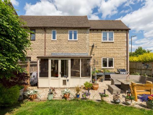 Zahrada ubytování Cosy Cotswolds home parking colourful garden Pass the Keys