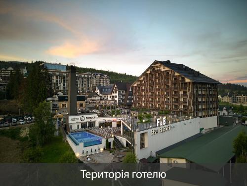 Nespecifikovaný výhled na hory nebo výhled na hory při pohledu z hotelu