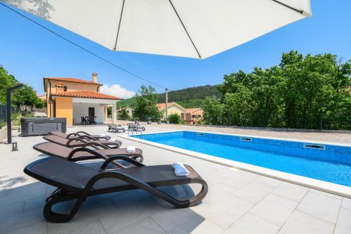 Villa Laura by Briskva