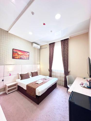 CITY HOTEL