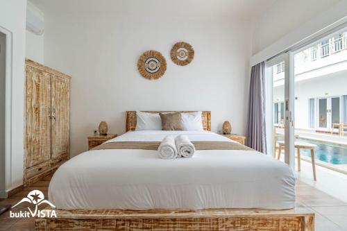 a bedroom with a bed with towels on it at Mo Cactus by Bukit Vista in Tumbak Bayuh