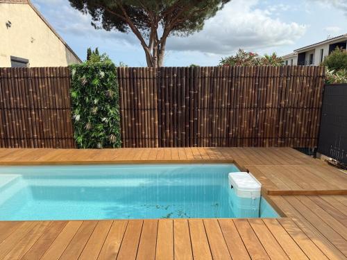 Πισίνα στο ή κοντά στο Villa de charme avec piscine en Camargue