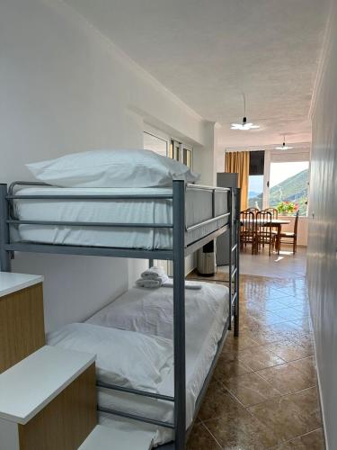 Ένα ή περισσότερα κρεβάτια σε δωμάτιο στο Vila Meli