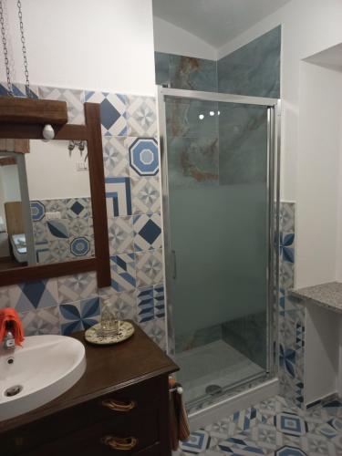 a bathroom with a shower and a sink at alloggio Valsusa in Vaie