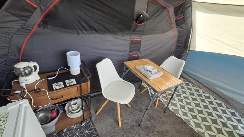 Fotografie z fotogalerie ubytování Luxe tent met bijzettent v destinaci Hensbroek