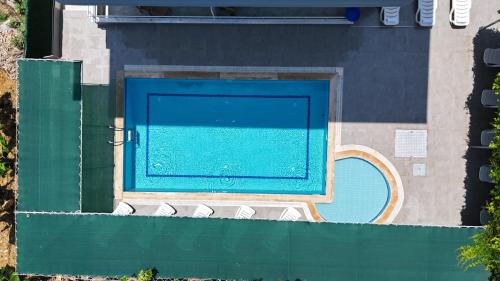 La alberca dentro o cerca de AZAK BLUE OTEL