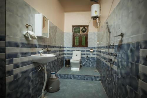 Koupelna v ubytování HOTEL DEVINE Inn