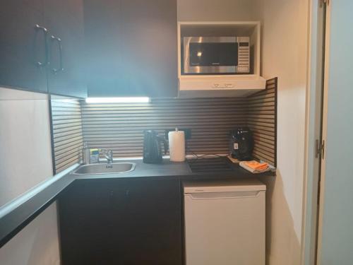 Η κουζίνα ή μικρή κουζίνα στο 9 Private rooms