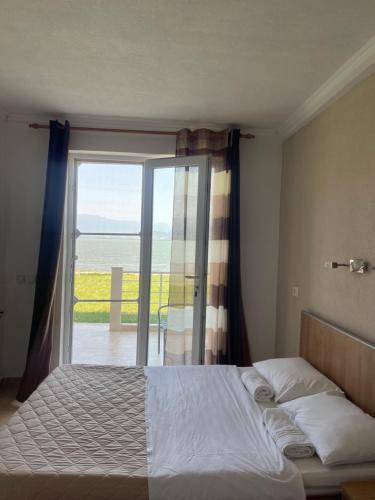 Letto o letti in una camera di Sunrise Apartments and Studios