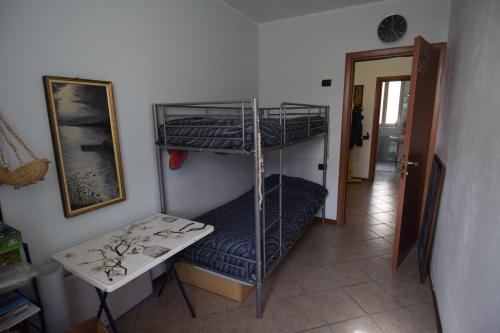 a room with two bunk beds and a table at Casa Carmela in Angera