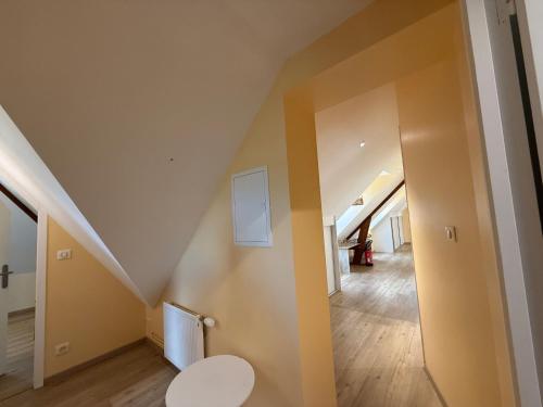 a hallway in a house with a stairway at Étage complet à la campagne in Chanzeaux