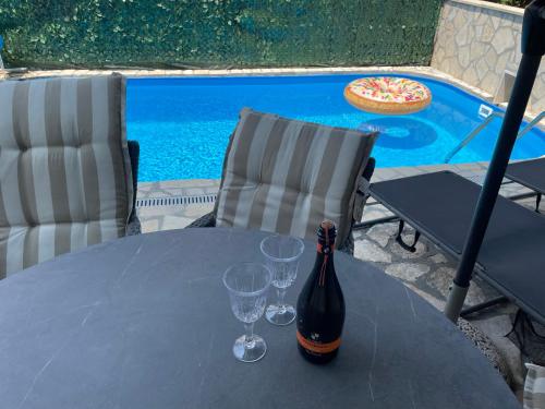 APP Rebecca - private pool