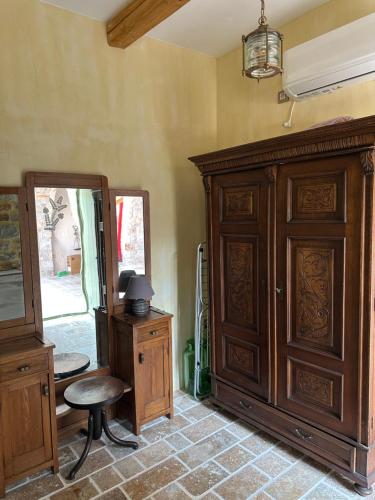 Gallery image of Arapis Rooms & Suites in Áyios Kiprianós