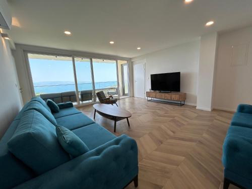 Panoramic Sea View Villa in Bast, near Baska Voda - Pool, Sports Court, BBQ & Starlink