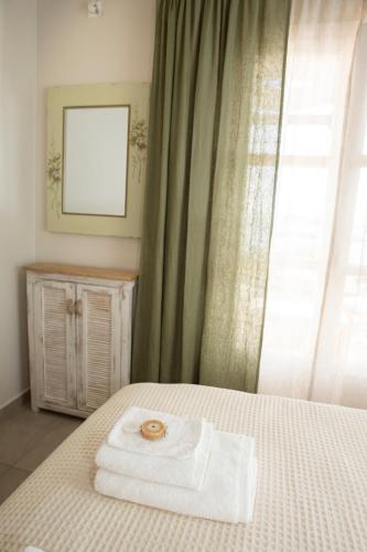 Cama o camas de una habitación en Golden Palm Tree Maisonette