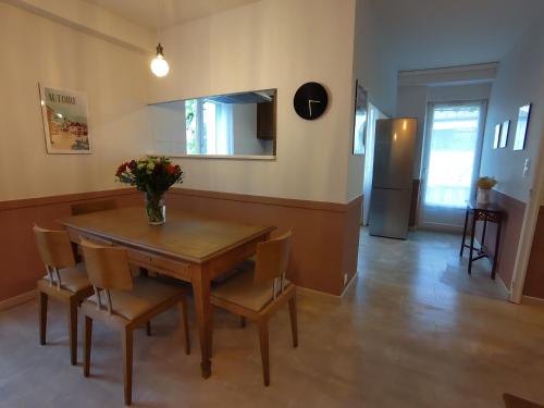 BretenouxにあるGrand Appartement avec Jardin Bretenouxのギャラリーの写真