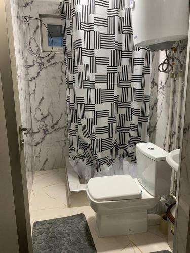 Арча tesisinde bir banyo