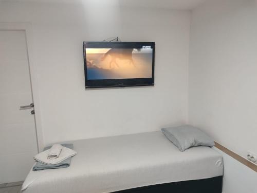 TV a/nebo společenská místnost v ubytování Apartmani Hub