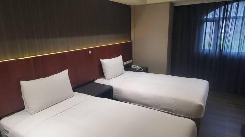 Postel nebo postele na pokoji v ubytování KDM Hotel