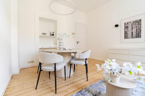 Φωτογραφία από το άλμπουμ του 2BR Apartment - ZENTRAL - MODERN - WIFI - KAFFEE - BUSINESS - NETFLIX στο Βισμπάντεν