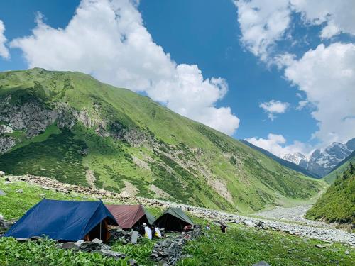 a group of tents on the side of a mountain at Kareri Nomads Adventure Camp in Minkiānī