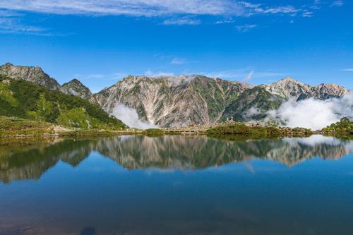a view of a mountain reflecting in a lake at UNPLAN Residence suite in Chikuni