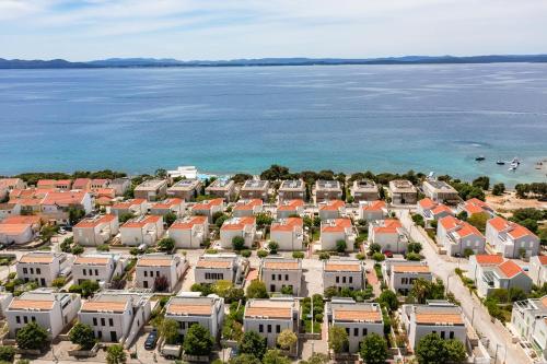 Sunny Side Casa by Belmont Realty