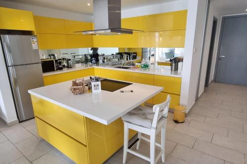 Dapur atau dapur kecil di Island Apartment