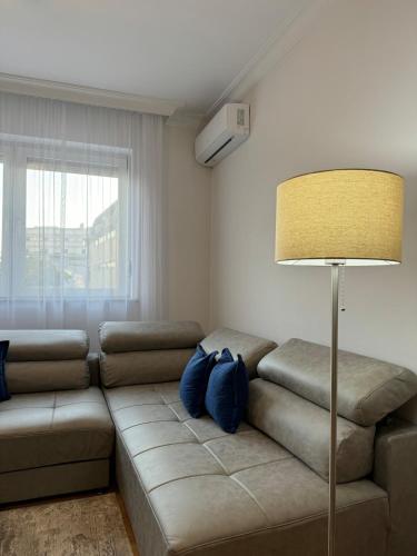 Modern Central Apt Free Parking Great Location