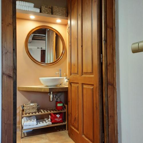 a bathroom with a sink and a mirror at La Casina del Pintor in Robledo